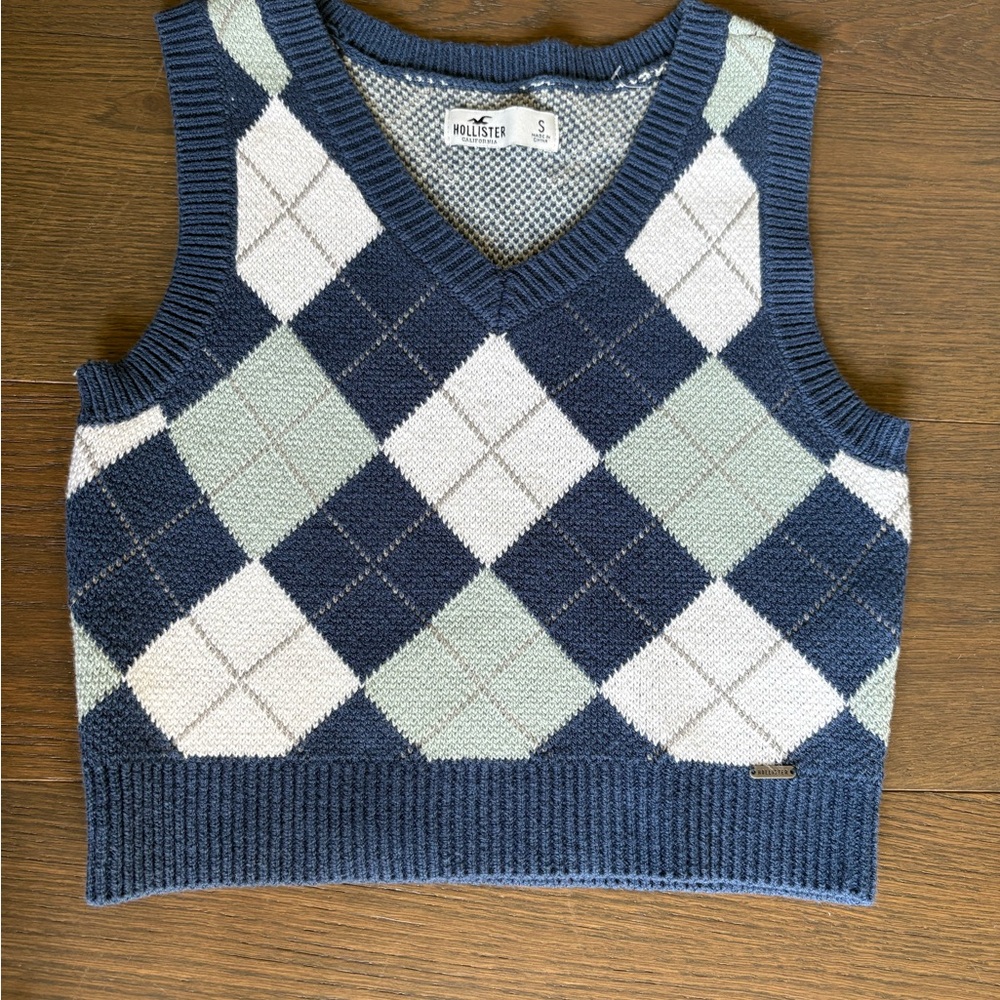 Hollister Blue and White Argyle Vest Cropped
